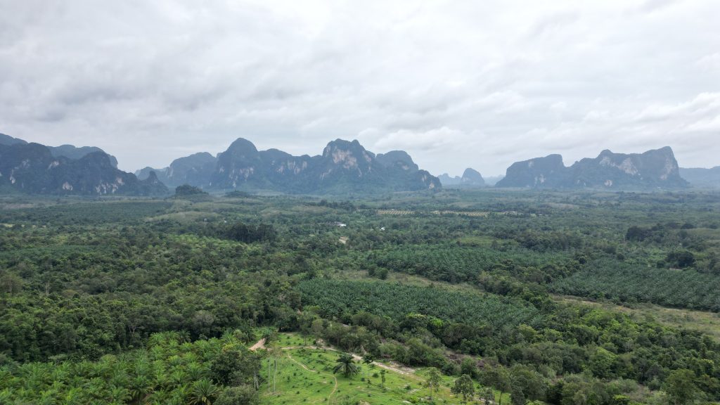 Ein Drohnenflug am Kuan Nom Saow Viewpoint ist mehr als eine Aufnahme – er ist eine Erfahrung.