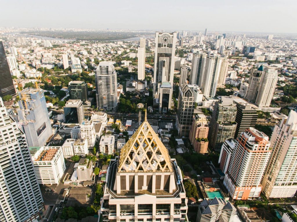 Blick auf die Skyline von Bangkok bei klarem Himmel