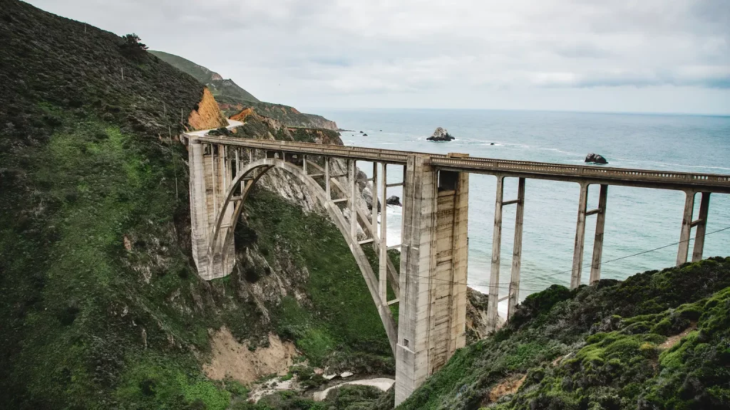 Bixby Creek Bridge am Highway 1 an der kalifornischen Pazifikküste